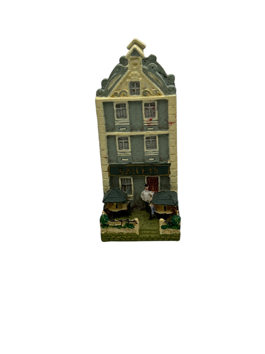 Bailey’s 1999 Miniature House Building