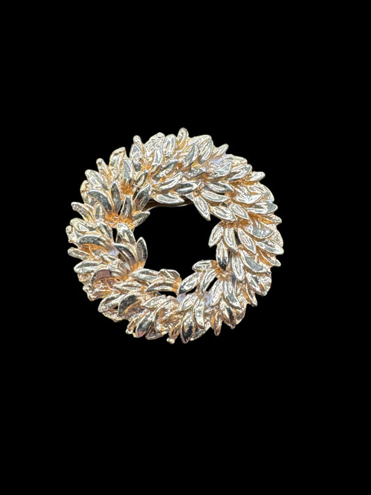 Wreath Scarf Holder/Clip