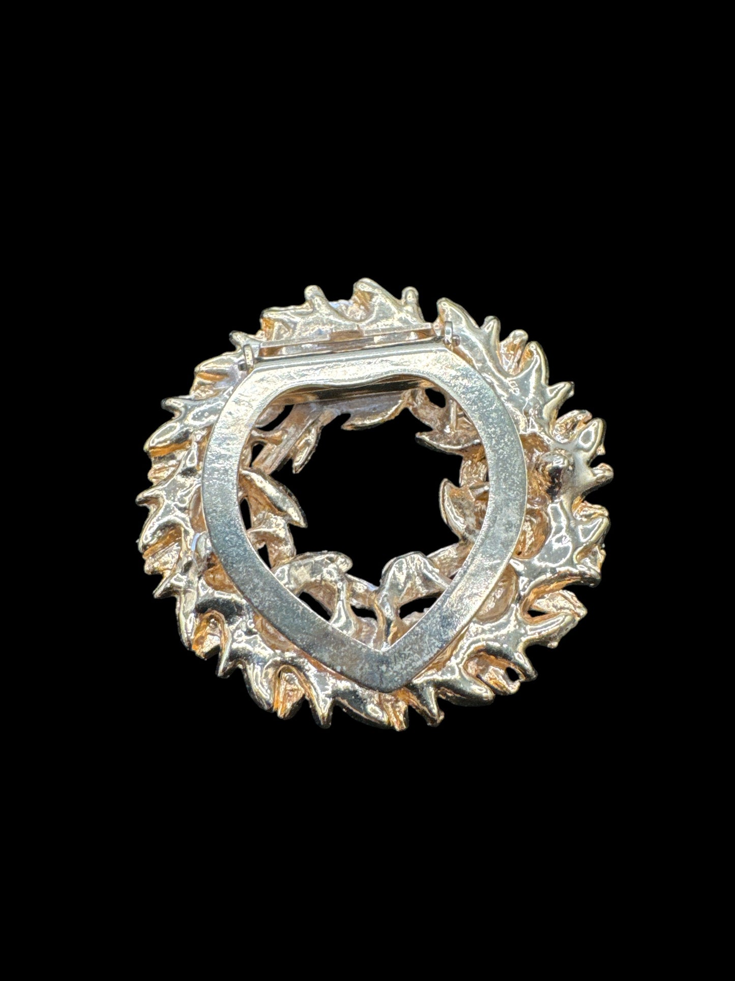 Wreath Scarf Holder/Clip
