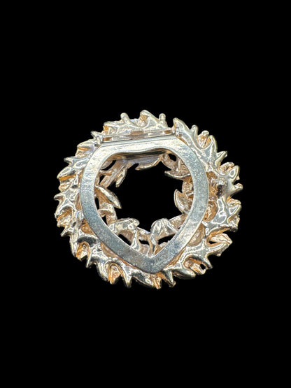 Wreath Scarf Holder/Clip